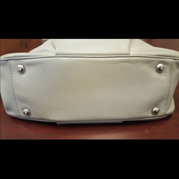 Michael Kors. Neutral in color. Leather purse - Picture 2 of 4